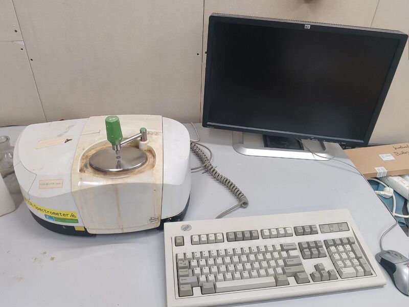 Bestand:Tool FT-IR Spectrometer Picture.jpg